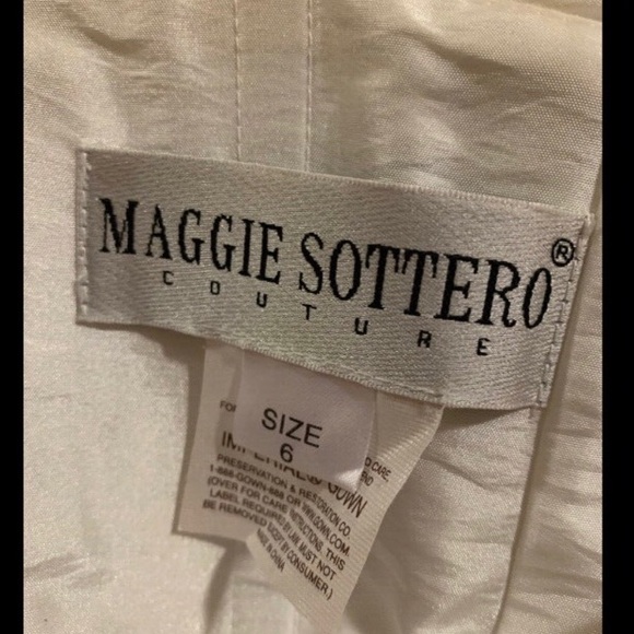 Maggie Sottero Mary Ivory beaded wedding dress - Picture 6 of 7